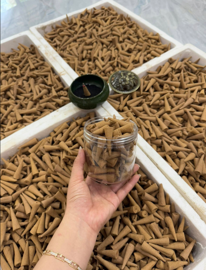 Combo nụ trầm hương 550g kèm theo lư gốm